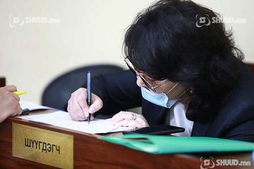 Б.Ундармаагийн хорих ялыг хөнгөлж 40 сая төгрөгөөр торгохоор шийдвэрлэжээ